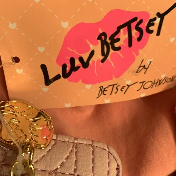 NWT  BETSEY JOHNSON SMALL WALLET - Picture 3 of 8